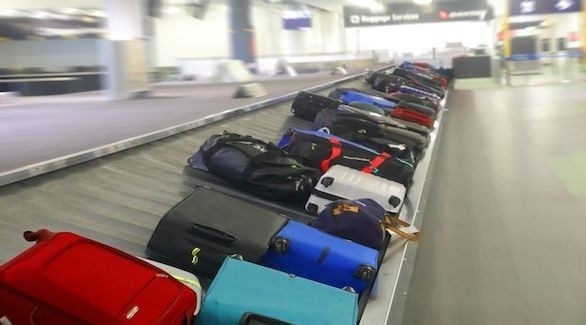 يمثل تأخر استلام الحقائب في المطار مشكلة للكثير من المسافرين (ميرور)