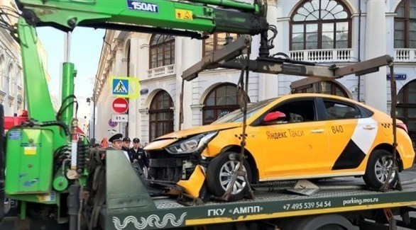 سيارة الأجرة التي دهست المارة في موسكو (رويترز)