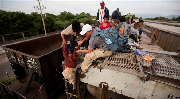 مهاجرون غير شرعيون يحاولون الوصول إلى الولايات المتحدة في المكسيك (أرشيف)