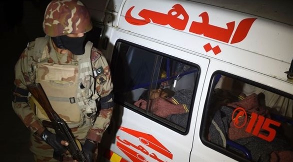 سيارة إسعاف تنقل مصاباً في عملية أمنية سابقة بباكستان (أرشيف)