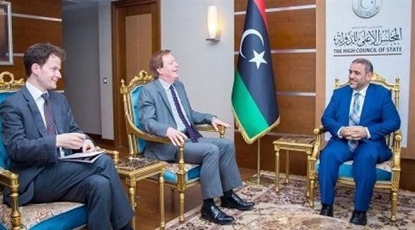 رئيس المجلس الأعلى في ليبيا خالد المشري والسفير البريطاني فرانسيس بيكير (أرشيف)