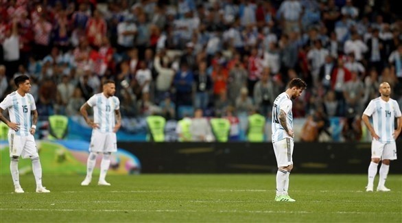 خيبة أمل على وجوه لاعبي الأرجنتين (رويترز)