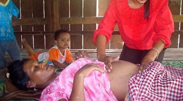 فحوصات طبية لمرأة حامل في كمبوديا (أرشيف)