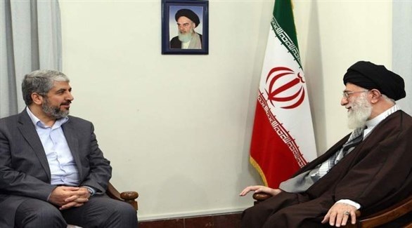 المرشد الإيراني ورئيس المكتب السياسي السابق لحماس خالد مشعل (أرشيف)