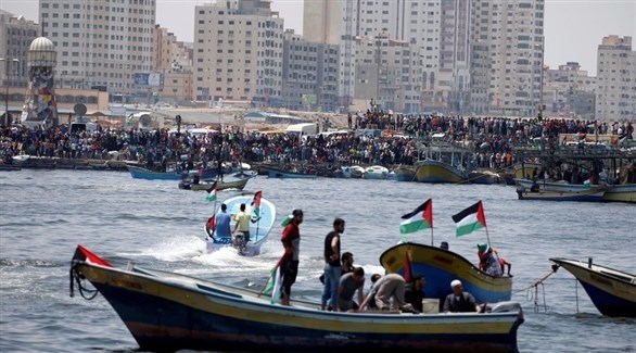 فلسطينيون يتظاهرون في البحر والبر في غزة (أرشيف)