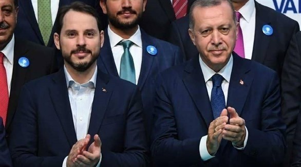 الرئيس التركي رجب طيب أردوغان وصهره وزير المالية الجديد براءت البيرق (أرشيف)