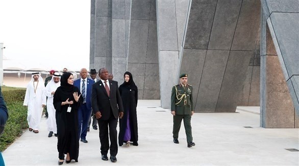 رئيس جنوب أفريقيا سيريل رامافوزا  في واحة الكرامة ترافقه ريم بنت ابراهيم الهاشمي (تويتر)