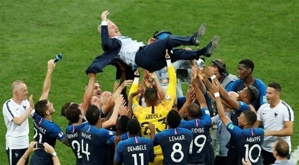 منتخب فرنسا يحتفل بلقب كأس العالم (رويترز)