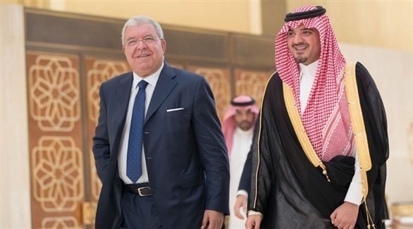 وزير الداخلية السعودي الأمير عبدالعزيز بن سعود بن نايف ونظيره اللبناني نهاد المشنوق (واس)