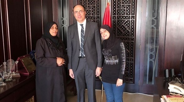 الأسرة المصرية مع القائم بالأعمال في السفارة المصرية بدمشق (الخارجية المصرية)