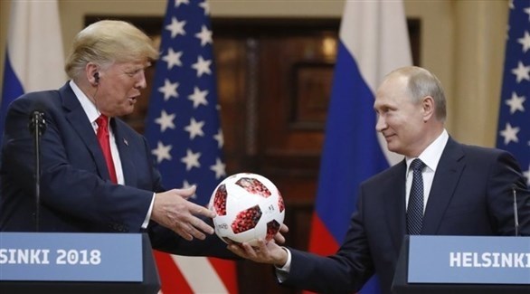 بوتين يهدي ترامب كرة مباريات كأس العالم لكرة القدم التي احتضنتها روسيا (رويترز)