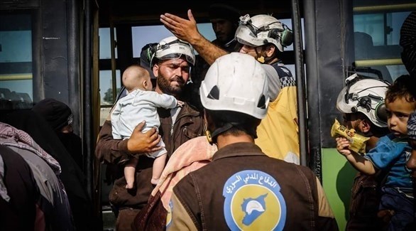 عناصر من الخوذ البيضاء في إحدى العمليات الإنسانية بسوريا (أرشيف)