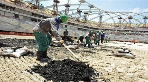 عمال يشتغلون في قطر (أرشيف)