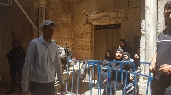 صورة متداولة للمعتقلات اليوم من داخل الأقصى (وسائل إعلام فلسطينية)