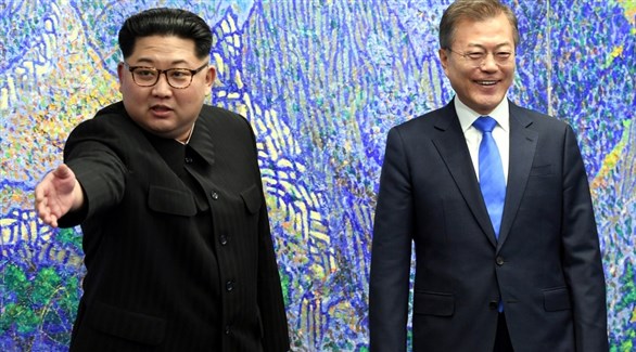 زعيم كوريا الشمالية كيم ورئيس كوريا الجنوبية مون (أرشيف)