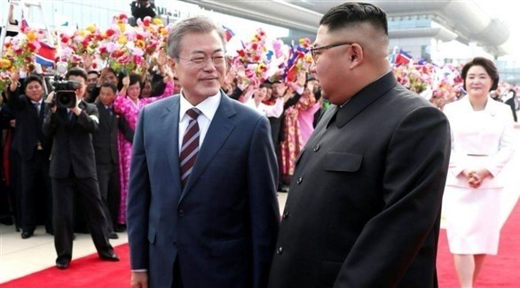 زعيم كوريا الشمالية كيم جونغ أون يتسقبل جاره الجنوبي مون جاي إن في بيونغ يانغ (تويتر)