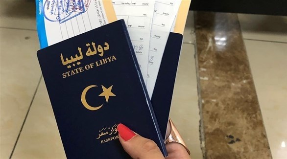 مسافرة تحمل جواز سفرها (انستغرام)