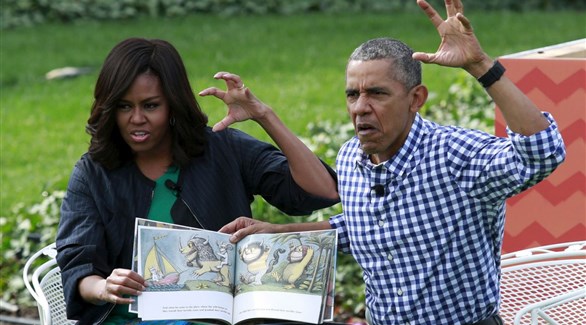 أوباما وميشيل في قراءة درامية لكتاب مصور خلال تجمع أطفال في حديقة البيت الأبيض