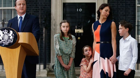 رئيس الوزراء البريطاني السابق ديفيد كاميرون وعائلته في آخر خطاب له قبل التنحي  