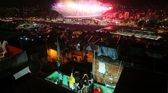 ألعاب نارية فوق ملعب ماراكانا خلال مراسم افتتاح دورة الألعاب الأولمبية لعام 2016 في ريو دي جانيرو بالبرازيل