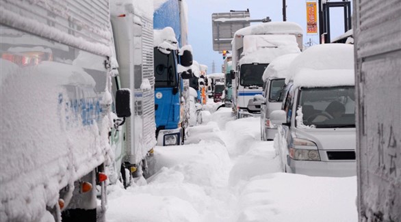 اليابان: 350 سيارة لا تزال عالقة بسبب عاصفة ثلجية قوية