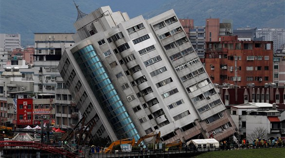 مبنى دمر بعد زلزال ضرب مدينة هوا لين الساحلية يوم الأربعاء. تصوير: تيرون سيو 
