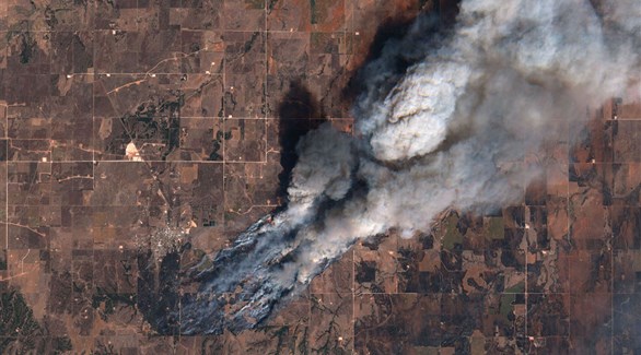 صورة بالأقمار الصناعية  تظهر جزءًا من حريق غابات مدينة فيسي في أوكلاهوما 