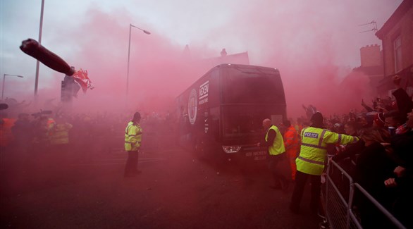 جماهير ليفربول تعتدي على حافلة مانشستر سيتي قبل مباراة الفريقين في دوري الأبطال