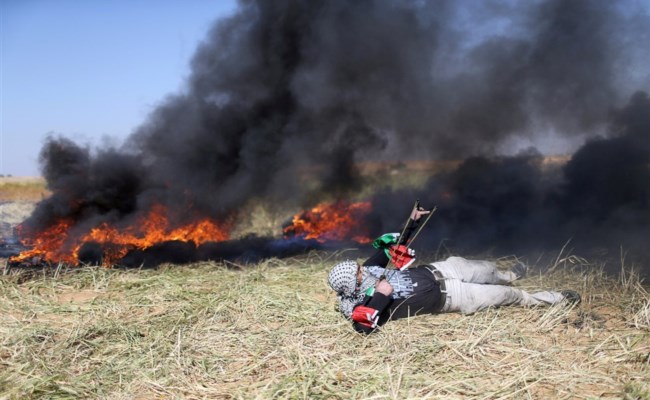  اشتباكات بين متظاهرين فلسطينيين وقوات الاحتلال الإسرائيلي جنوب قطاع غزة