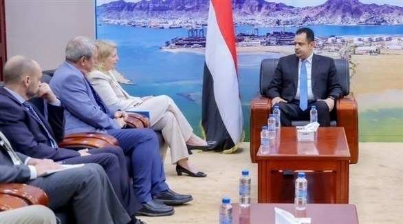رئيس الوزراء اليمني مستقبلاً وفد منظمة الأمم المتحدة للطفولة اليونيسيف (تويتر)