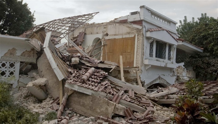 بيت مدمر جراء زلزال سابق في طاجيكستان (أرشيف)