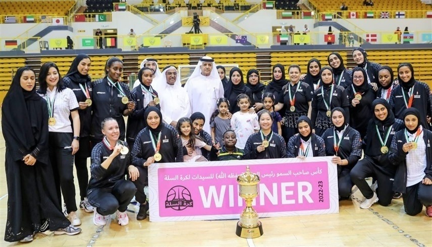 فريق أكاديمية فاطمة بنت مبارك لكرة السلة (وام)