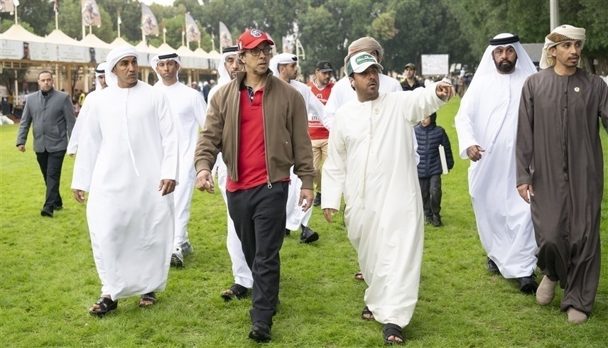 منصور بن زايد خلال تفقده مرافق قرية الإمارات العالمية للقدرة (وام)