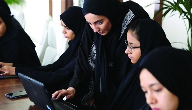 يوم الأم في الإمارات.. قرارات وتشريعات لدعم المرأة العاملة