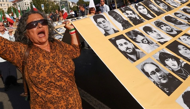 مظاهرة في بروكسل لإحياء ذكرى وفاة مهسا أميني