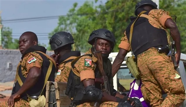 بوركينا فاسو تعتقل عسكريين بتهمة "التآمر على أمن الدولة"