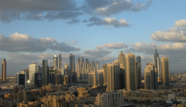 طقس الإمارات غداً: غائم جزئياً مع احتمال سقوط أمطار 