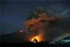 تدفق الحمم من بركان سينابونغ شمال سومطرة، أندونيسيا