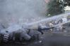 الشرطة الأرمينية تستخدم خراطيم المياه لتفرقة المحتجين على زيادة التعرفة على الكهرباء
