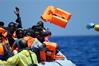 قوات بحرية بلجيكية تساهم في إنقاذ مجموع من المهاجرين غير الشرعين عبر البحر الأبيض المتوسط