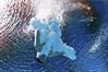 قفزة للأوكراني أولكسندرر خلال منافسات الألعاب المائية في قازان، روسيا 