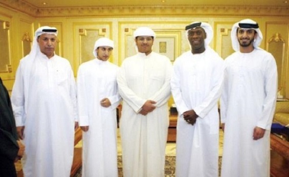 بالصور: نجوم كرة القدم العالمية يرتدون "الكندورة" الإماراتية