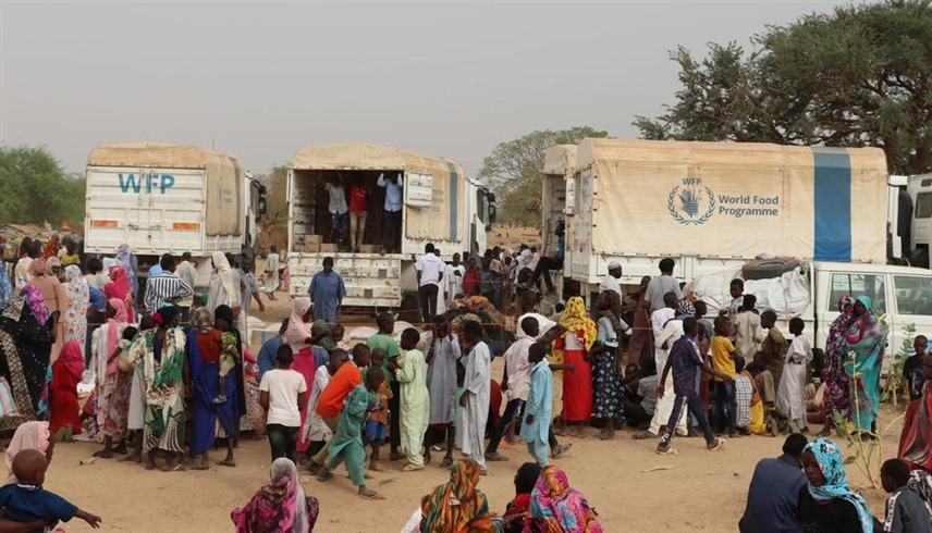 سودانيون يتسلمون مساعدات أممية (أرشيف)