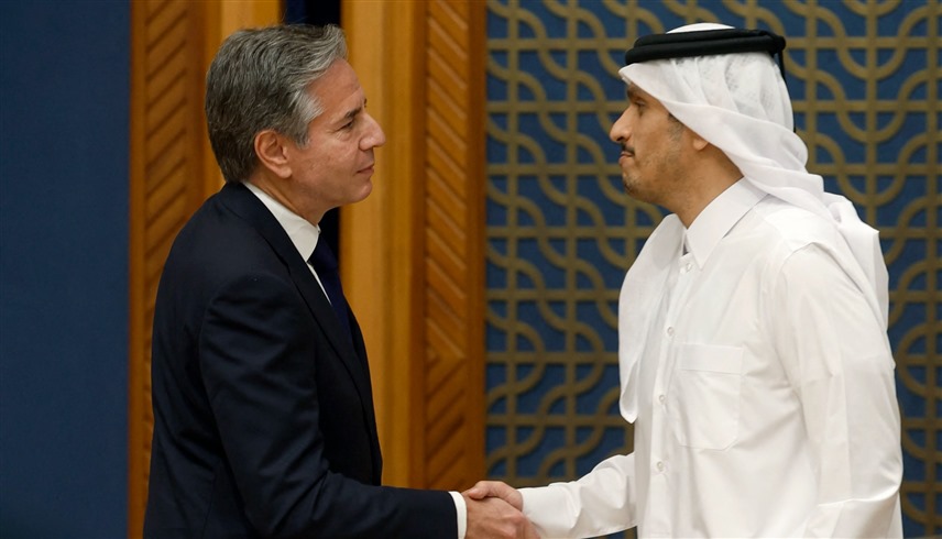 وزير الخارجية الأمريكية أنتوني بلينكن مع رئيس وزراء قطر الشيخ محمد بن عبد الرحمن آل ثاني (أرشيف)