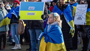 هل تبحث أوكرانيا عن تسوية بعد عامين من الحرب؟  