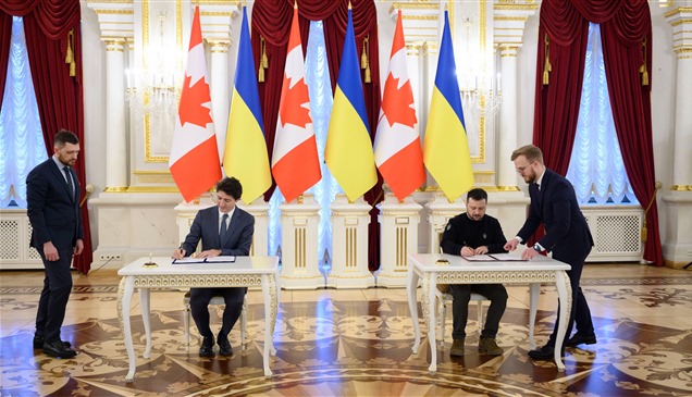 أوكرانيا توقع اتفاقين أمنيين مع كندا وإيطاليا