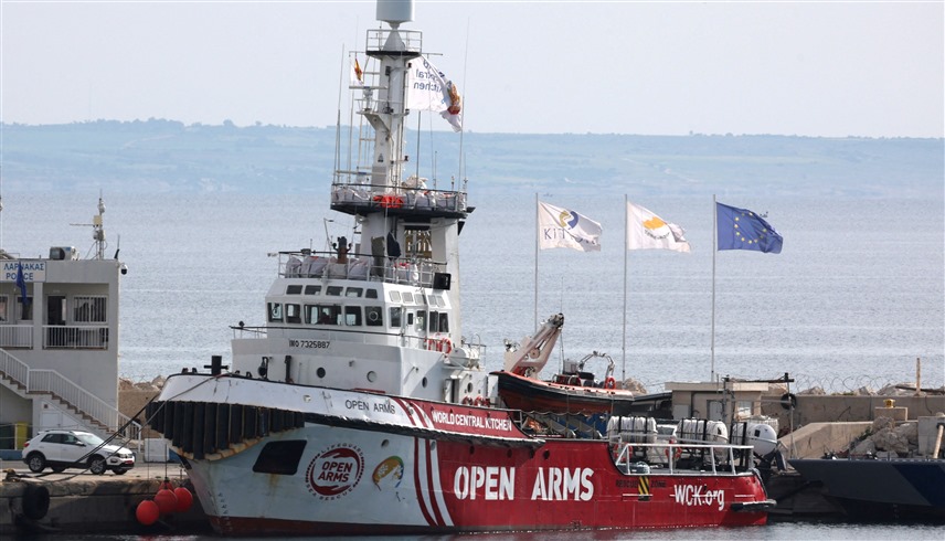 سفينة أوبن أرمز الإسبانية متوقفة في ميناء لارنكا قبل توجهها لغزة (وكالات)