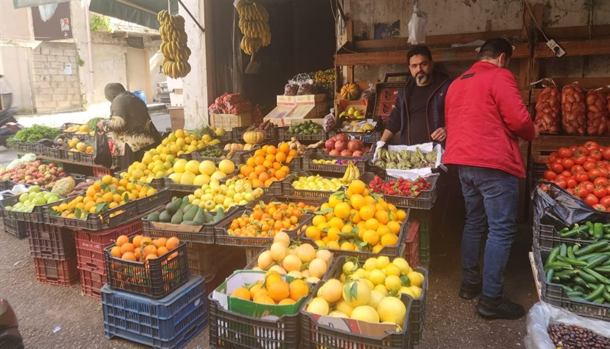 لبنانيون في سوق خضر في بيروت (24)