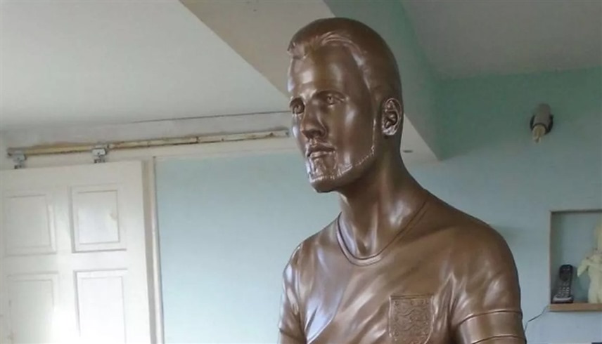 تمثال هاري كين (إكس)