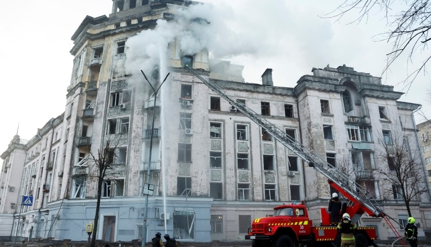 آثار القصف الروسي على العاصمة الأوكرانية كييف (رويترز)